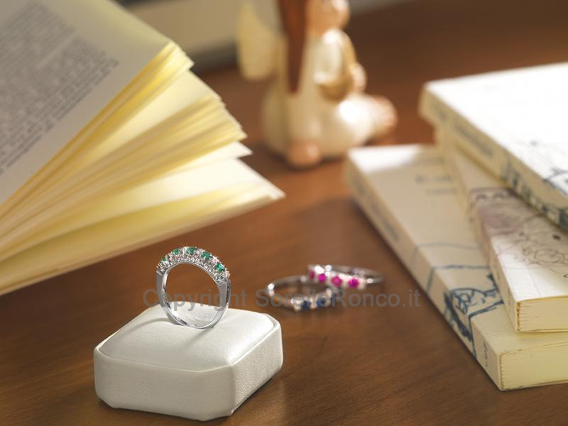 ANELLO CON DIAMANTI E SMERALDO 0.45 CT